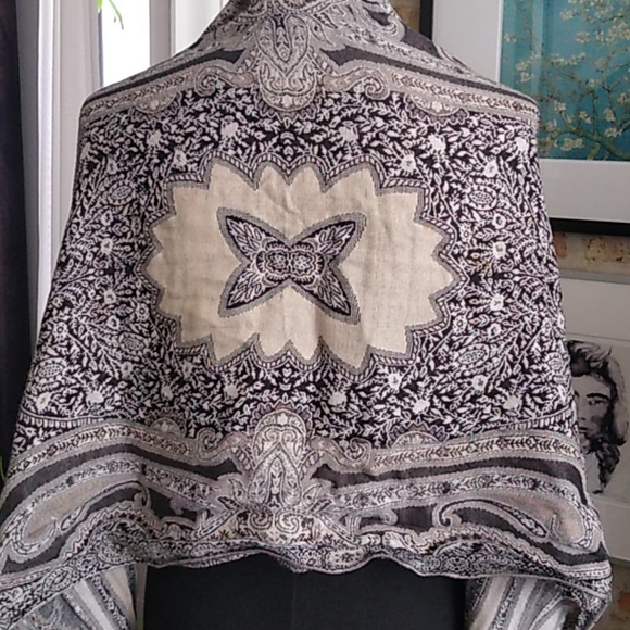 Multi color Scarf/wrap - Picture 4 of 5